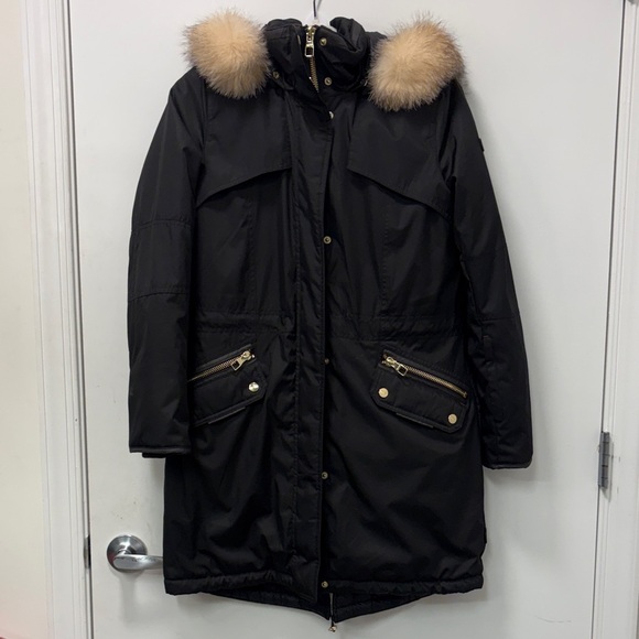 Tumi Jackets & Blazers - TUMI BLACK PUFFER COAT WITH TAN FUR TRIM.